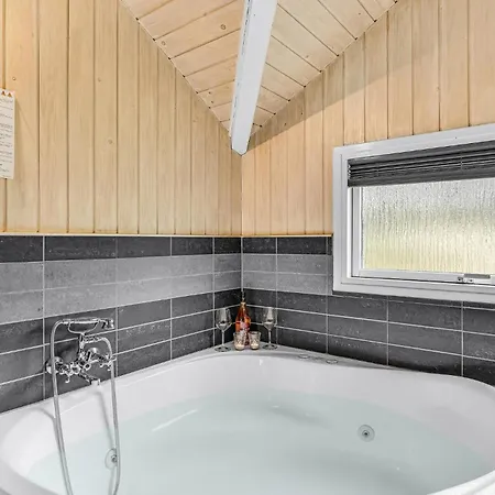 別荘 Cozy Home In Hvide Sande With Sauna *